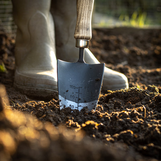 The Hand Trowel Grey