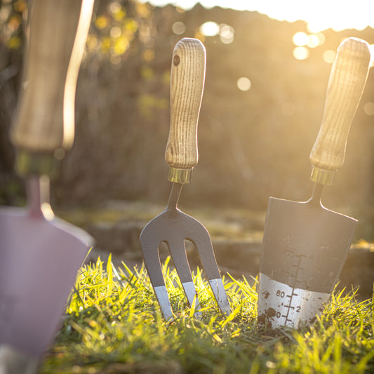 The Hand Trowel Grey